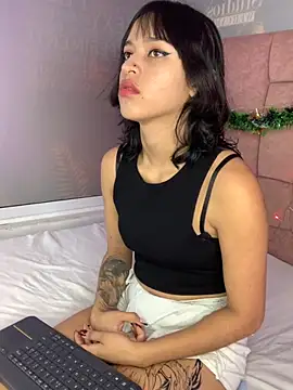 Snapshot of LiilithStonne chatting on December 2025 12:28:02 PM LiilithStonne online show from December 2025 12:28:02 PM