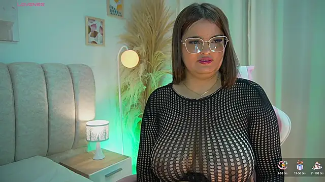 AlinnaJohnson online show from December 2025 10:40:01 AM