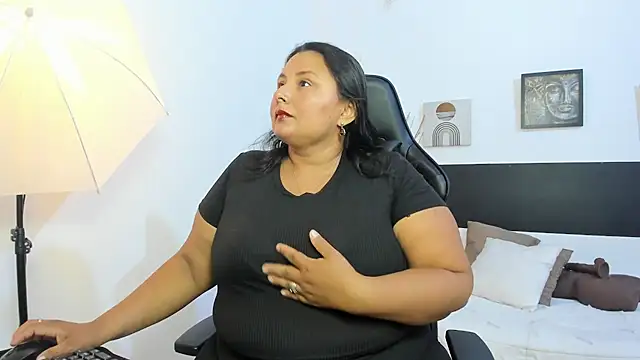 BWW-CINDY11 online show from January 2026 03:32:01 AM