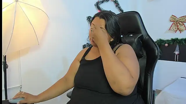 BWW-CINDY11 online show from December 2025 03:49:02 AM