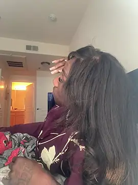 Motherbigbus online show from April 2026 05:52:01 PM