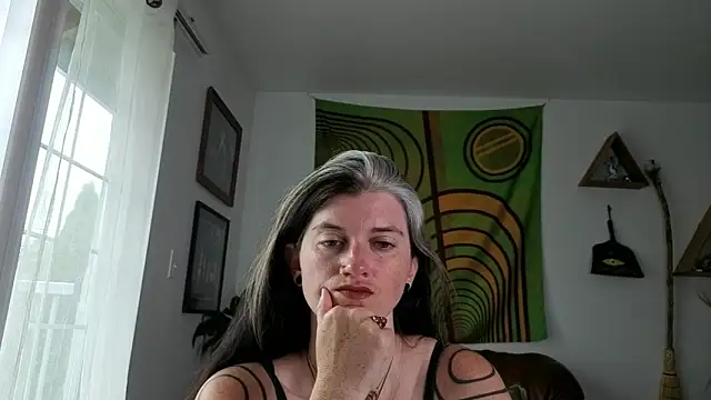 Snapshot of bruisedblossoms chatting on June 2026 05:34:02 PM bruisedblossoms online show from June 2026 05:34:02 PM