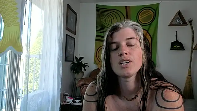 Snapshot of bruisedblossoms chatting on July 2026 09:26:01 PM bruisedblossoms online show from July 2026 09:26:01 PM