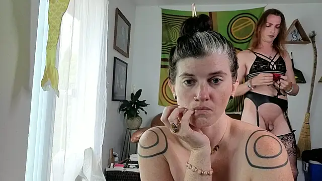 Snapshot of bruisedblossoms chatting on July 2026 08:31:01 PM bruisedblossoms online show from July 2026 08:31:01 PM