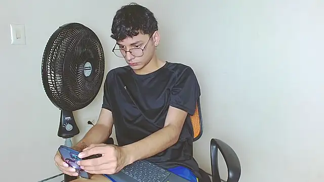 andrew dann online show from November 2025 09:04:01 PM