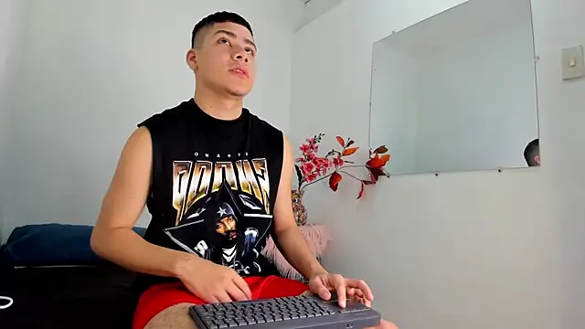 Lucastorrez01 online show from December 2025 11:05:02 PM