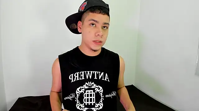 Lucastorrez01 online show from March 2026 07:39:01 PM