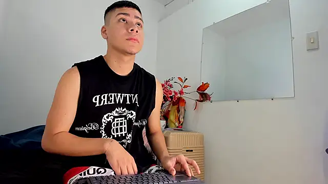 Lucastorrez01 online show from December 2025 09:39:01 PM