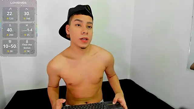 Lucastorrez01 online show from April 2026 11:07:01 PM