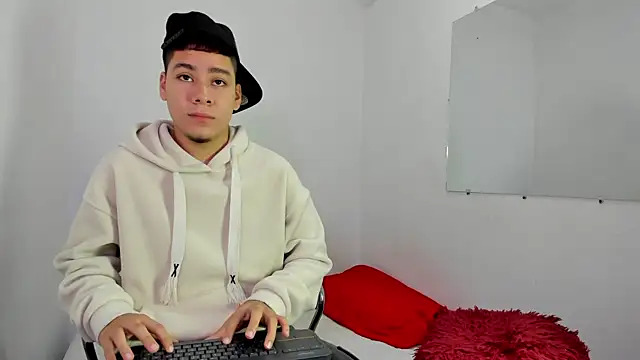 Lucastorrez01 online show from February 2026 06:23:02 AM