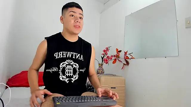 Lucastorrez01 online show from January 2026 07:03:01 AM