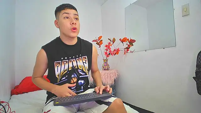 Lucastorrez01 online show from November 2025 02:23:02 AM