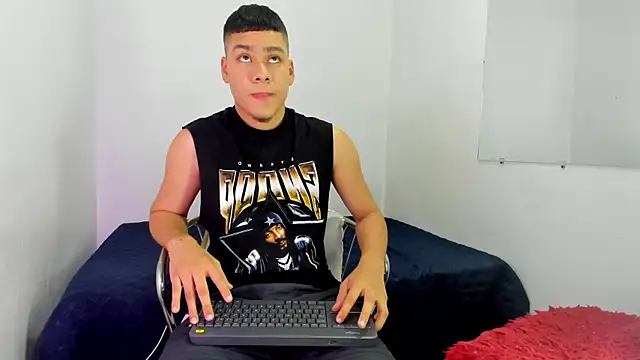 Lucastorrez01 online show from May 2026 12:31:01 AM