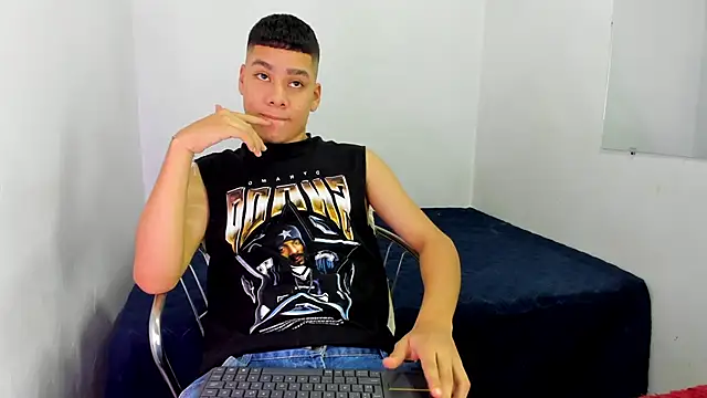 Lucastorrez01 online show from May 2026 03:43:02 AM