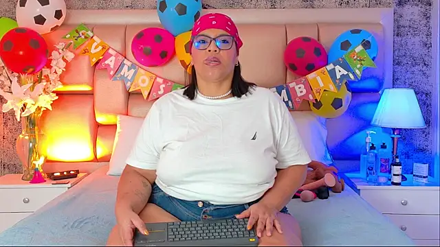 Snapshot of SelennaCooper chatting on June 2026 12:03:03 PM SelennaCooper online show from June 2026 12:03:03 PM