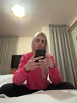 feliciafelon online show from April 2026 07:06:02 PM