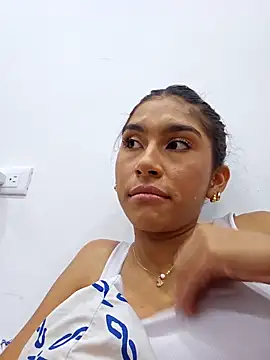 Snapshot of skinnyrox chatting on November 2025 02:38:02 AM skinnyrox online show from November 2025 02:38:02 AM