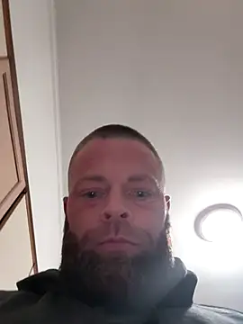 Snapshot of FrazierMoney chatting on November 2025 08:30:01 AM FrazierMoney online show from November 2025 08:30:01 AM