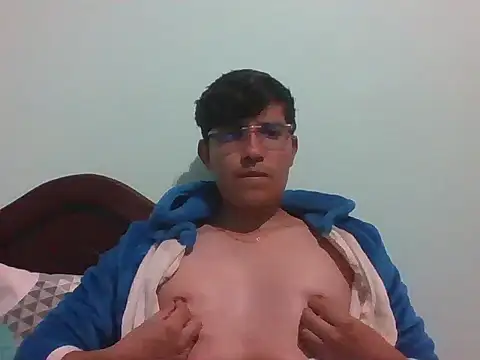 Snapshot of Alejo-MrBunny chatting on November 2025 06:18:01 AM Alejo-MrBunny online show from November 2025 06:18:01 AM