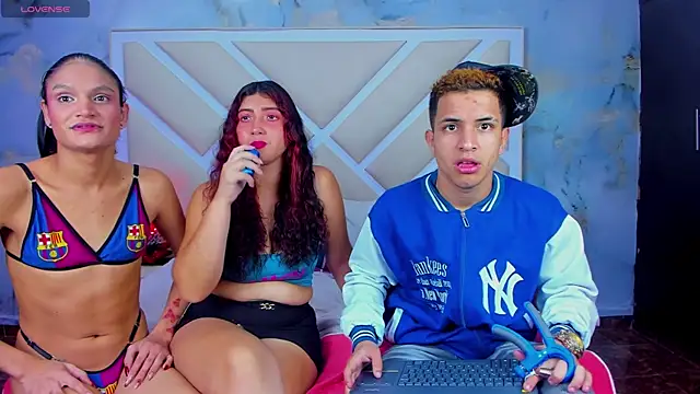 TrioPecadoVIP online show from November 2025 06:45:02 AM