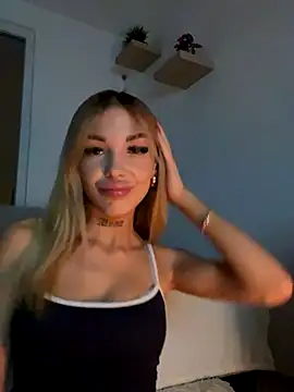 lunababy77 online show from November 2025 05:24:01 PM