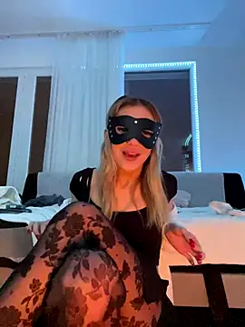 lunababy77 online show from December 2025 04:33:01 PM