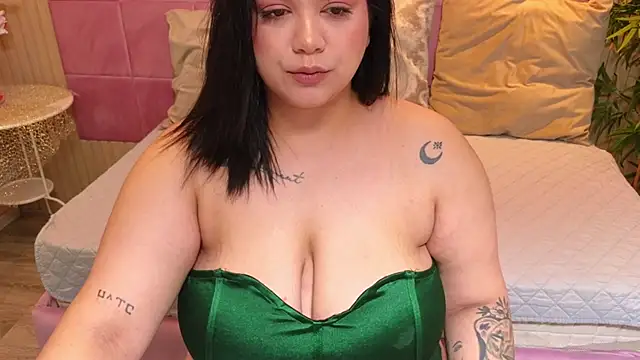 SpicyCarlaXX online show from April 2026 04:47:02 PM