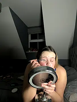 Blonde Bunny online show from December 2025 05:58:02 PM