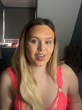 Blonde Bunny online show from November 2025 12:27:01 PM