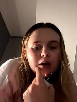 Blonde Bunny online show from December 2025 01:17:01 AM