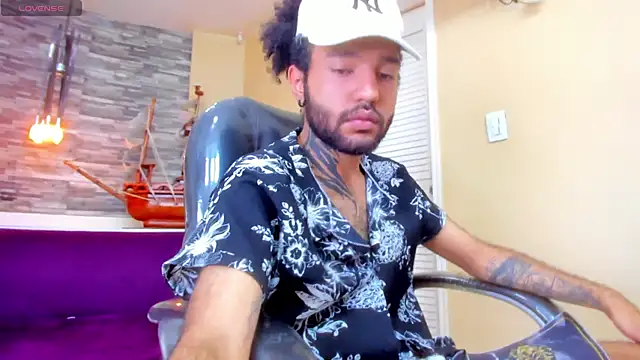 Snapshot of Hottie_Bear chatting on November 2025 05:11:02 AM Hottie Bear online show from November 2025 05:11:02 AM