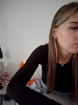 Snapshot of carolinakis_ chatting on February 2026 11:20:02 AM carolinakis online show from February 2026 11:20:02 AM