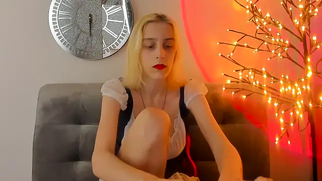 Snapshot of MiilaGlow chatting on February 2026 12:27:01 PM MiilaGlow online show from February 2026 12:27:01 PM