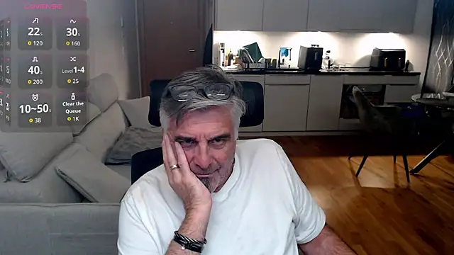 Buidapest online show from March 2026 10:13:01 PM