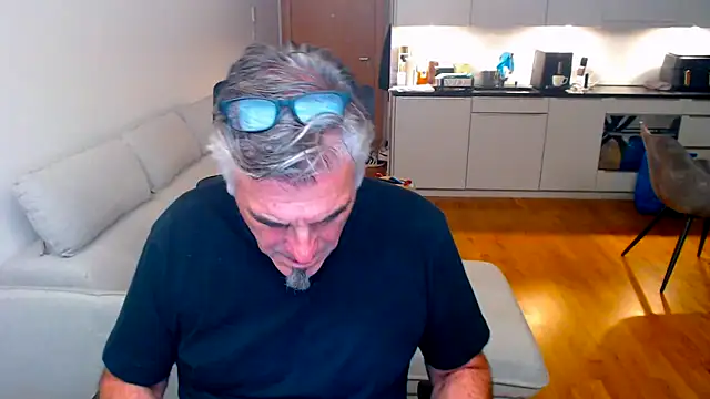 Buidapest online show from March 2026 10:33:02 PM