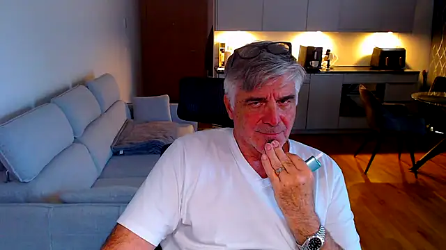 Buidapest online show from March 2026 04:17:01 PM