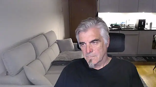 Buidapest online show from May 2026 05:23:02 AM
