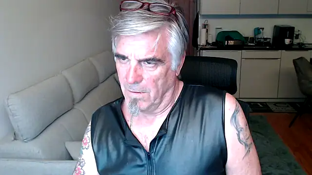 Buidapest online show from May 2026 08:54:02 PM