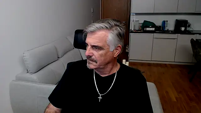 Snapshot of Buidapest chatting on November 2025 12:20:01 AM Buidapest online show from November 2025 12:20:01 AM