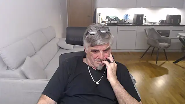 Buidapest online show from April 2026 11:28:01 PM