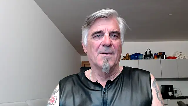 Buidapest online show from May 2026 02:59:01 AM