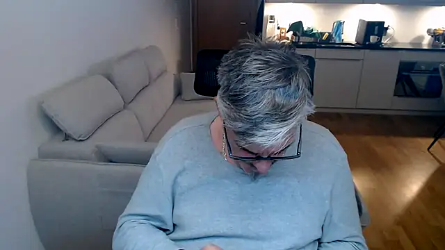 Buidapest online show from February 2026 04:11:02 AM