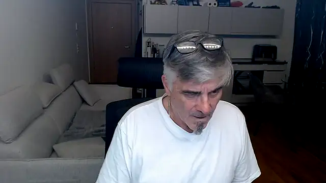 Buidapest online show from March 2026 09:11:01 PM