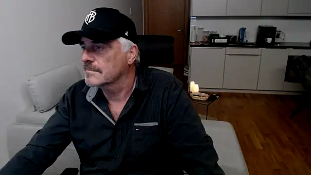 Snapshot of Buidapest chatting on November 2025 09:18:02 PM Buidapest online show from November 2025 09:18:02 PM