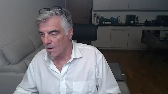 Buidapest online show from April 2026 06:58:01 PM