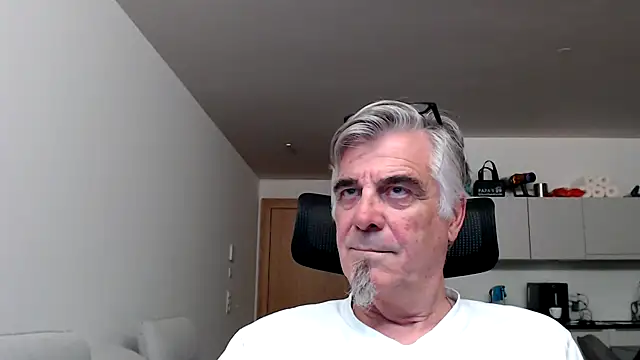 Buidapest online show from May 2026 10:14:01 PM
