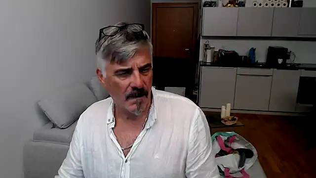 Buidapest online show from January 2026 10:58:02 PM