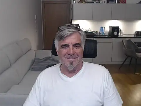 Buidapest online show from April 2026 01:53:01 AM