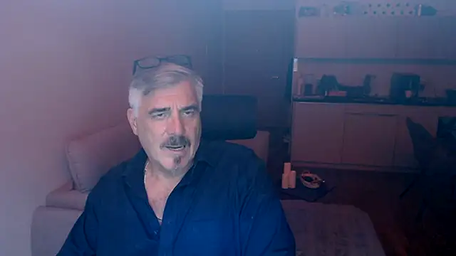 Snapshot of Buidapest chatting on December 2025 09:40:01 PM Buidapest online show from December 2025 09:40:01 PM