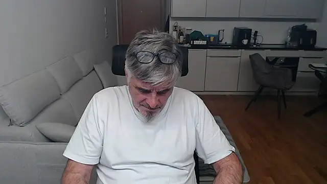 Buidapest online show from April 2026 01:51:02 AM